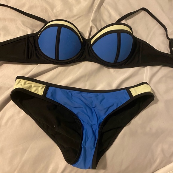 Bathing suit lot - Picture 5 of 7